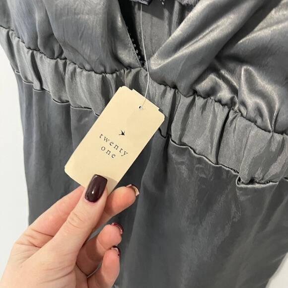 NEW Forever 21 Gray Silky Babydoll Tank Size Small - Picture 4 of 6